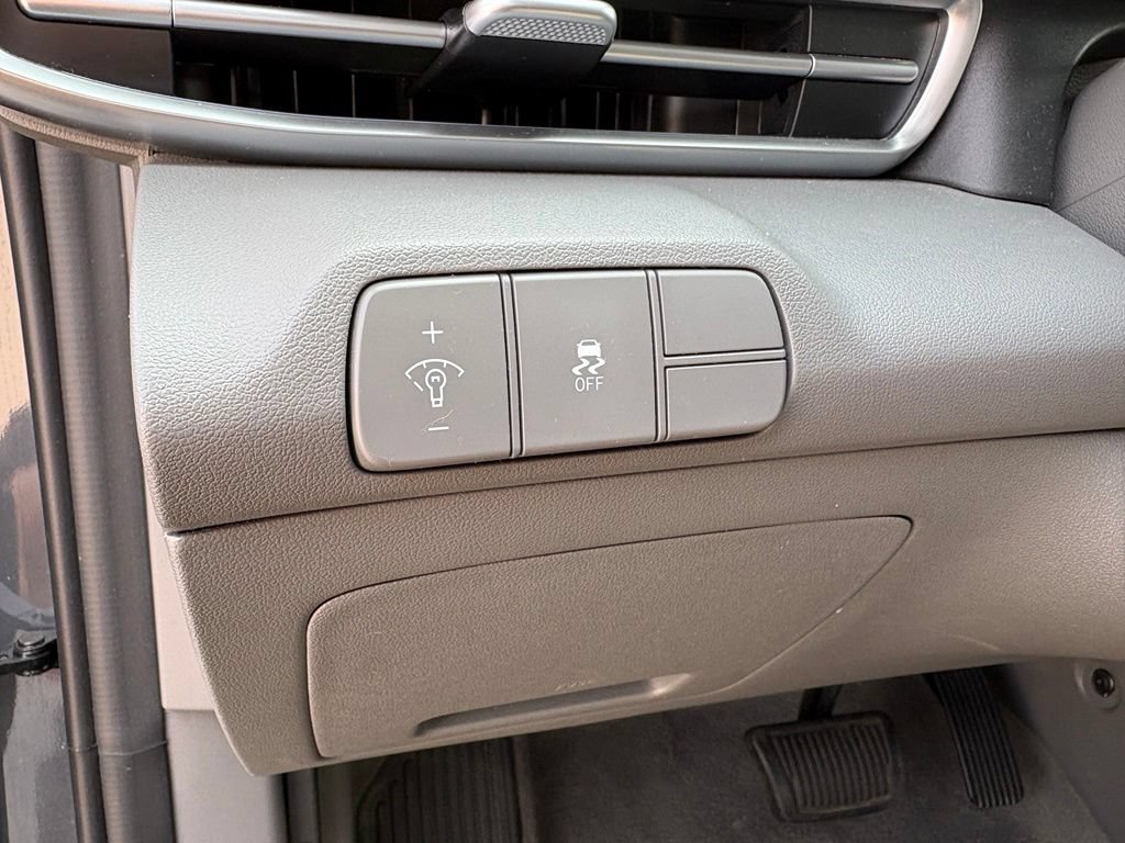 Used 2025 Hyundai Elantra SEL FWD image 12