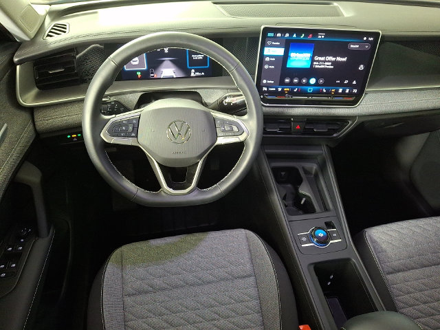 Used 2025 Volkswagen Tiguan S AWD/4WD image 2