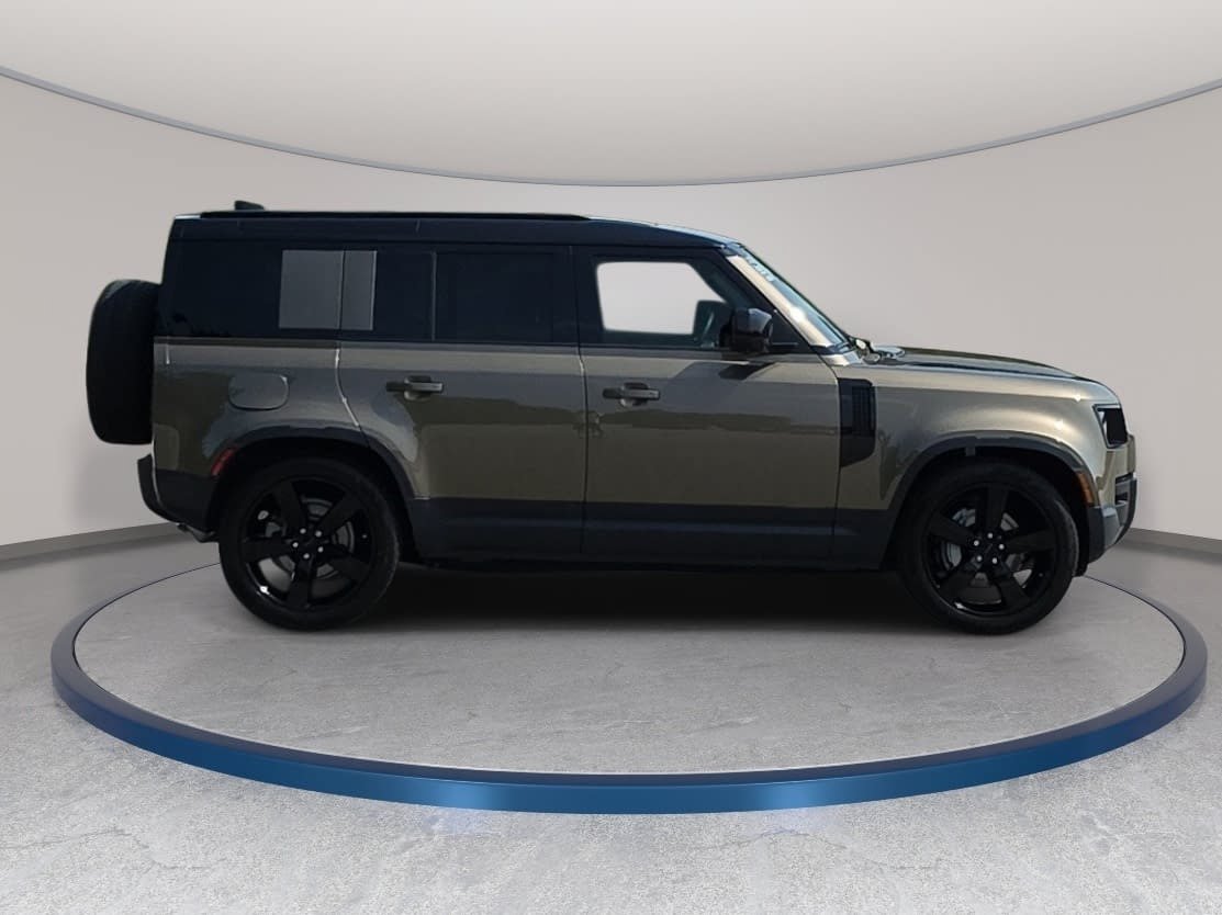 Used 2026 Land Rover Defender 110 S AWD/4WD image 4