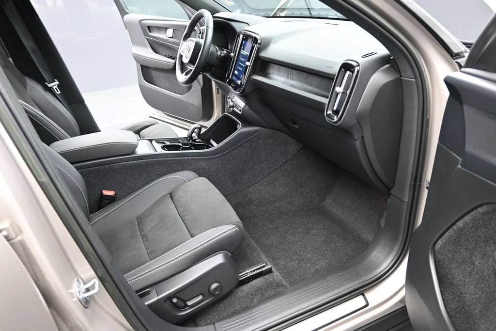 Used 2023 Volvo XC40 Recharge Plus AWD/4WD image 20