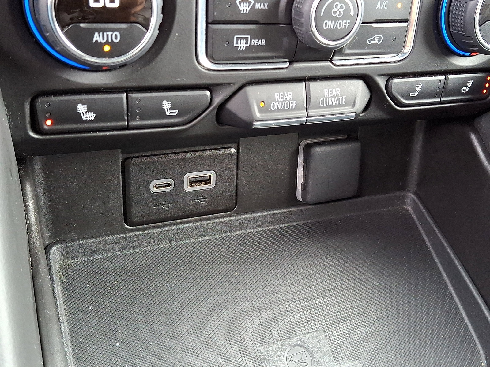 Certified 2024 Chevrolet Suburban LT image 26