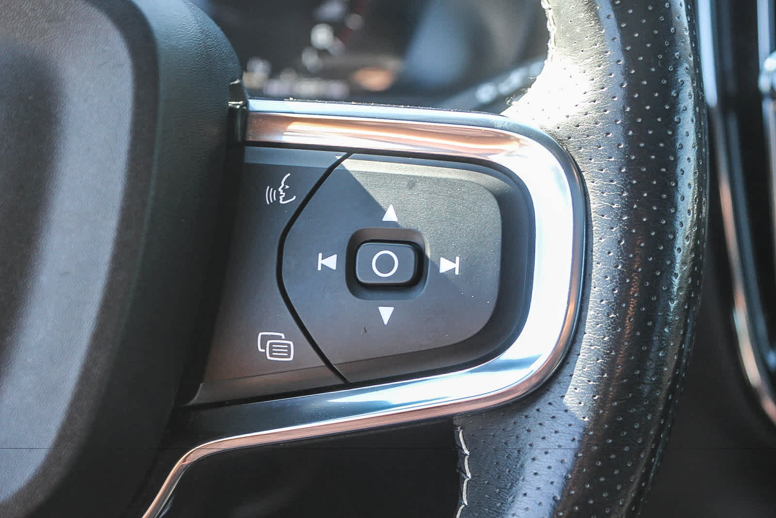 Used 2021 Volvo XC40 T5 R-Design AWD/4WD image 32
