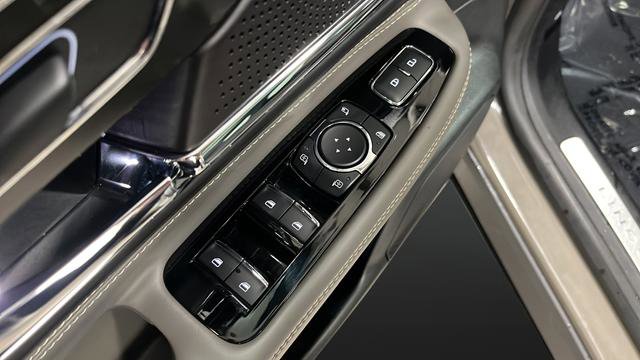 Used 2025 Lincoln Corsair Grand Touring image 22