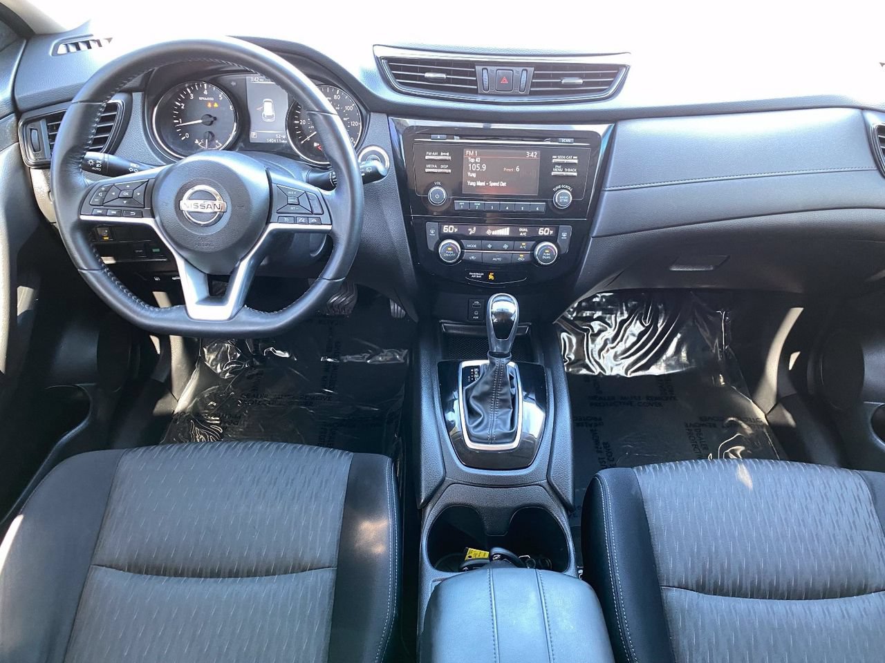 Used 2017 Nissan Rogue SV FWD image 17