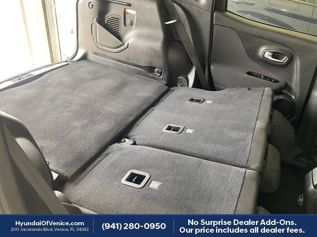 Used 2021 Jeep Renegade Latitude FWD image 22