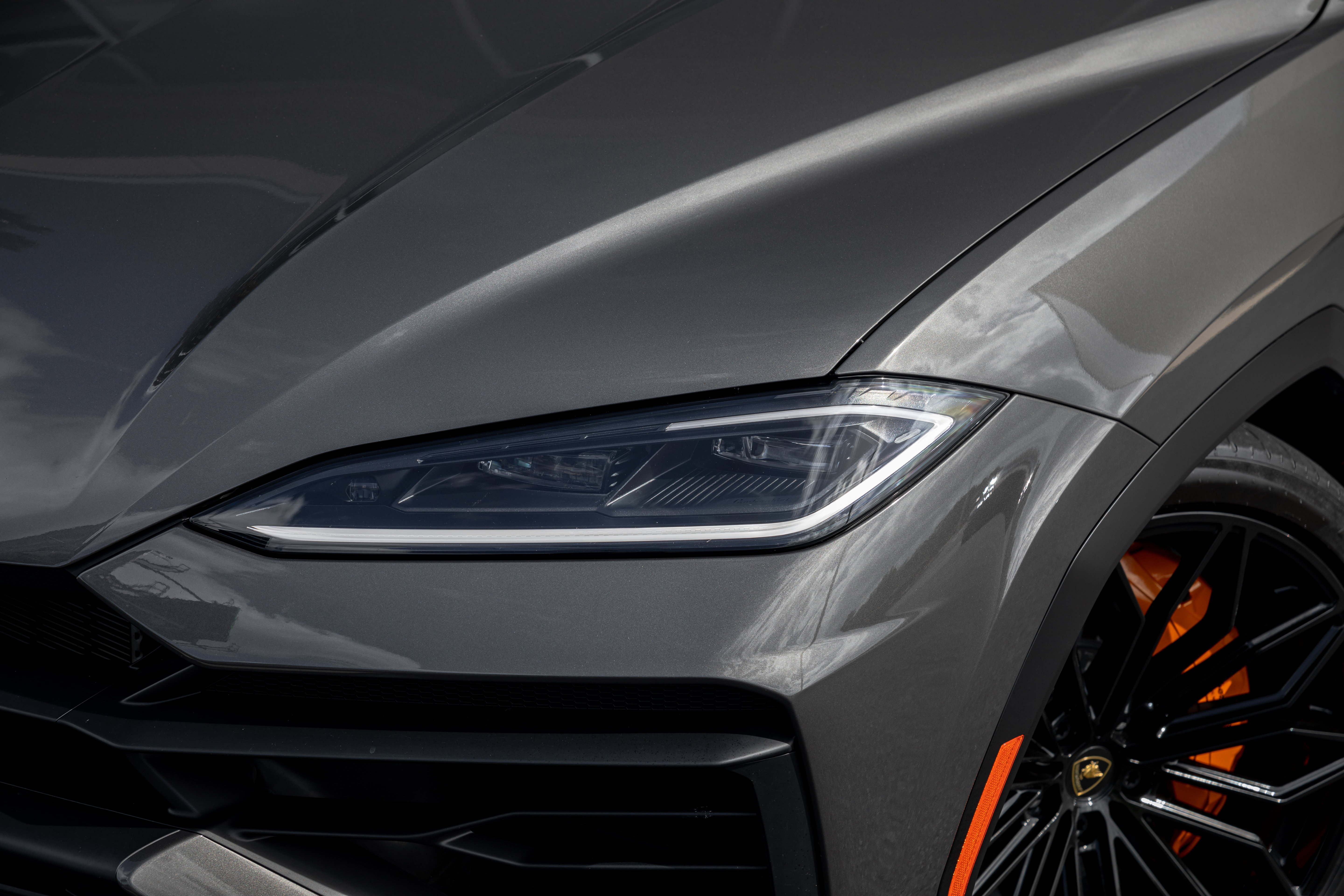 Used 2025 Lamborghini Urus Performante AWD/4WD image 3