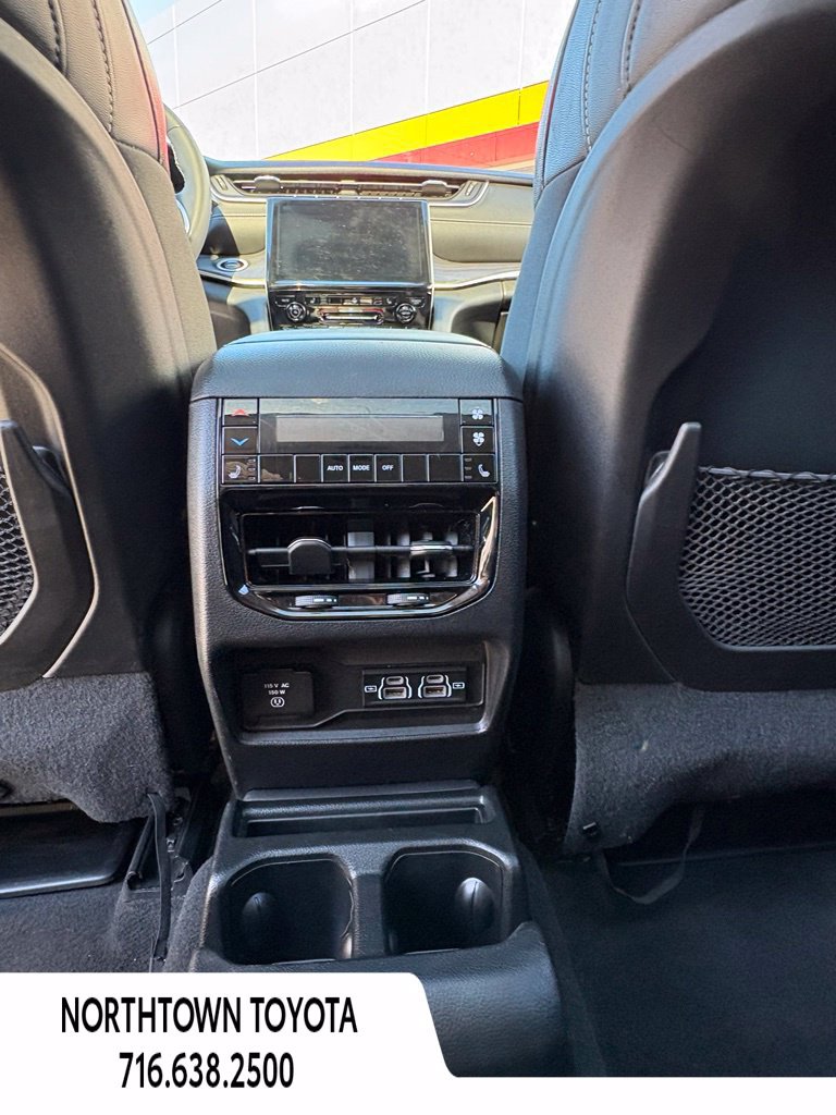 Used 2023 Jeep Grand Cherokee L Limited AWD/4WD image 23