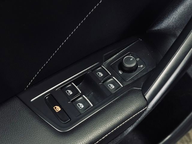 Used 2022 Volkswagen Tiguan SE w/ Panoramic Sunroof Package image 14