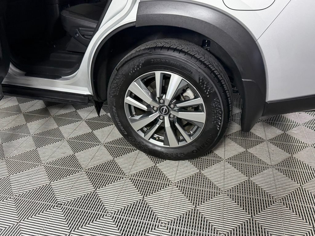 Used 2025 Nissan Pathfinder SL FWD image 13