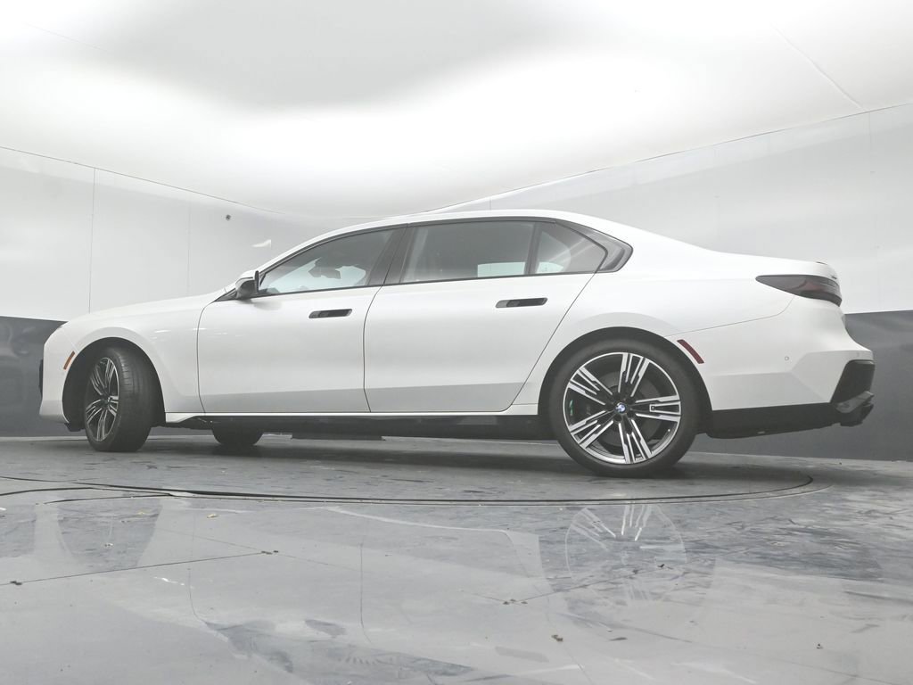 Used 2023 BMW 760i xDrive w/ Luxury Rear Seating Package image 40