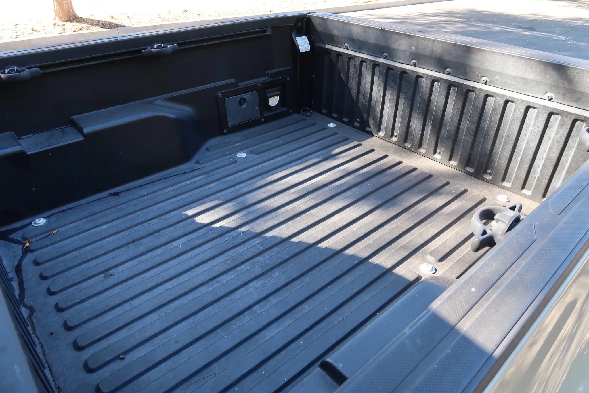 Used 2016 Toyota Tacoma TRD Off-Road w/ Premium & Technology Package AWD/4WD image 12