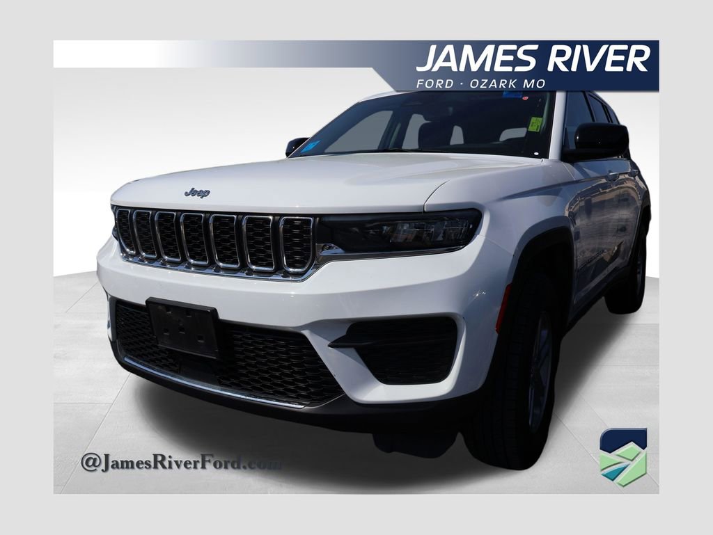 Used 2024 Jeep Grand Cherokee Laredo image 1