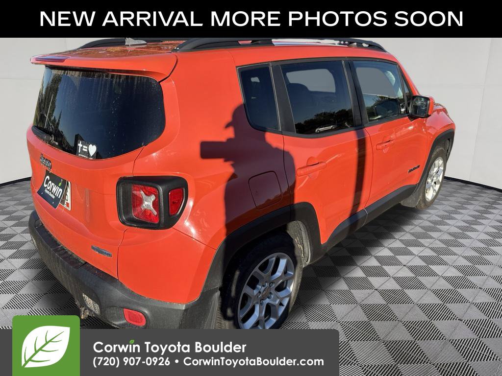 Used 2017 Jeep Renegade Latitude FWD image 8
