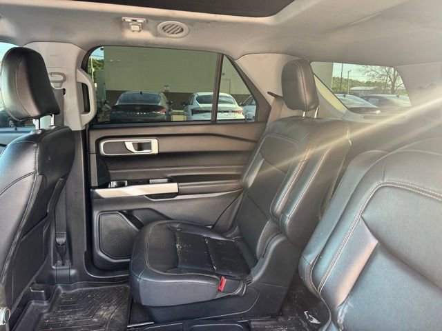 Used 2021 Ford Explorer XLT w/ Equipment Group 202A AWD/4WD image 15