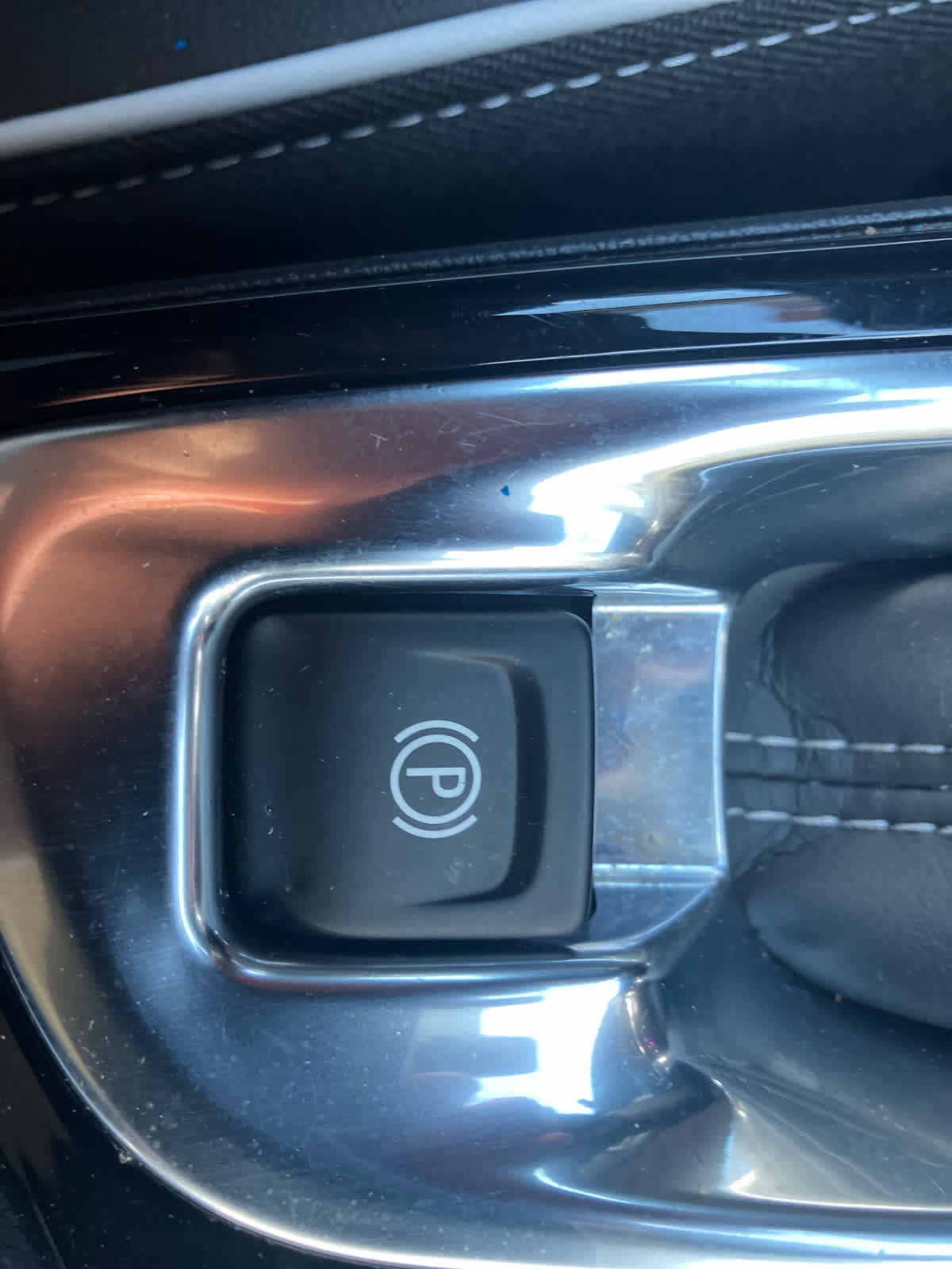 Certified 2025 Buick Encore GX Avenir image 30