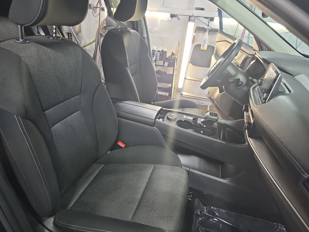Used 2024 Nissan Rogue SV AWD/4WD image 10