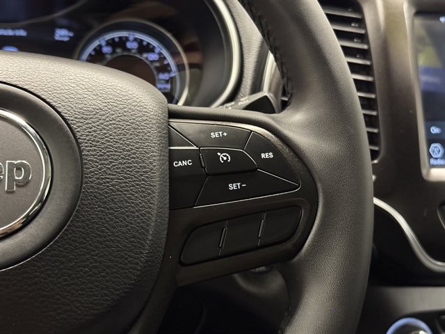 Used 2020 Jeep Cherokee Trailhawk image 19