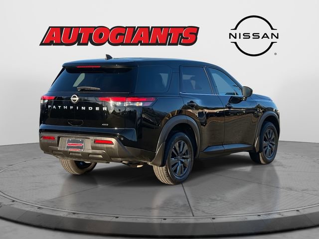 Used 2024 Nissan Pathfinder S image 2