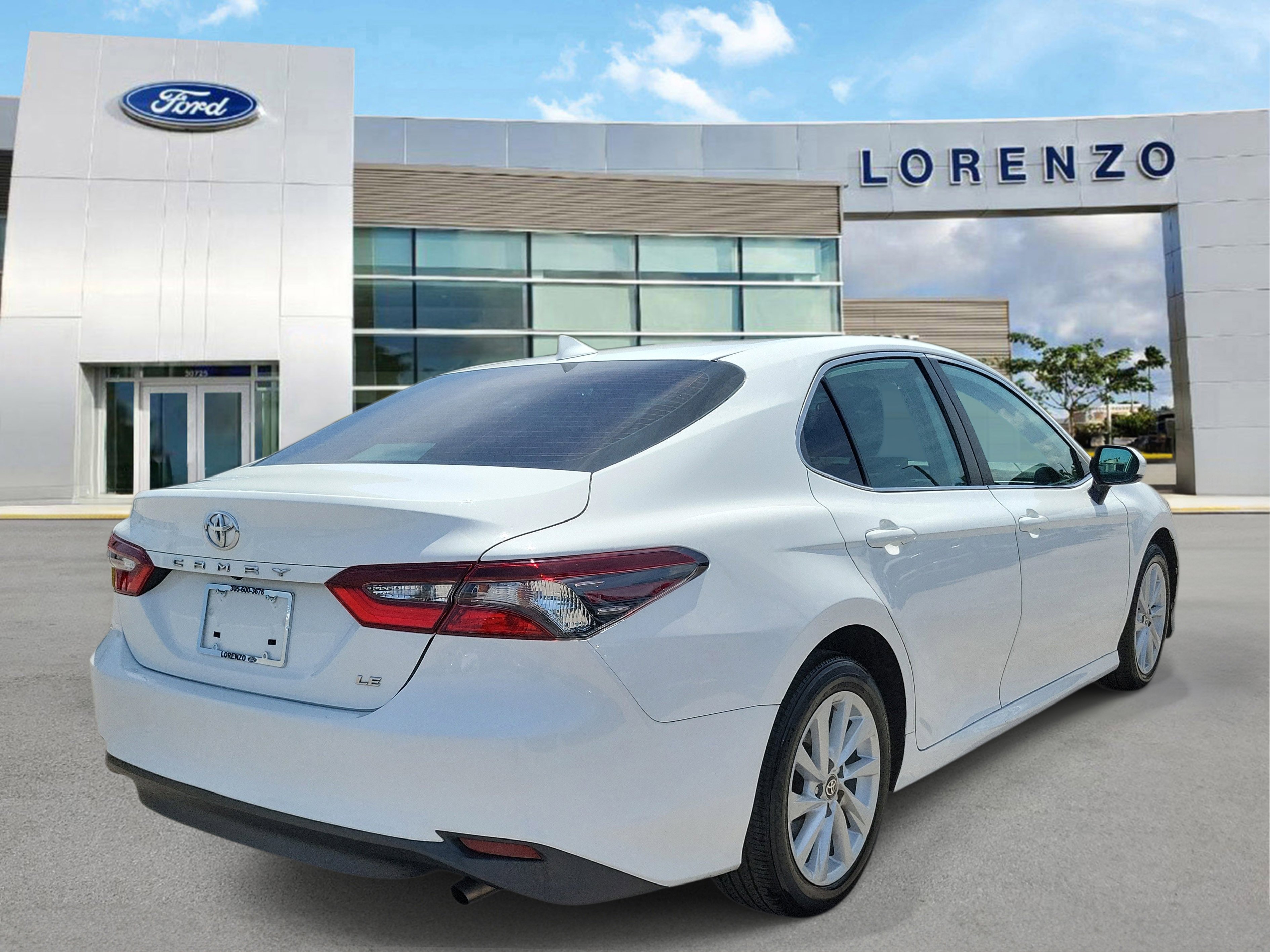 Used 2021 Toyota Camry LE FWD image 5