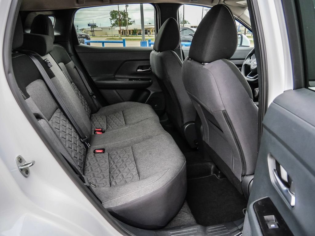 Used 2025 Nissan Kicks SV AWD/4WD image 35