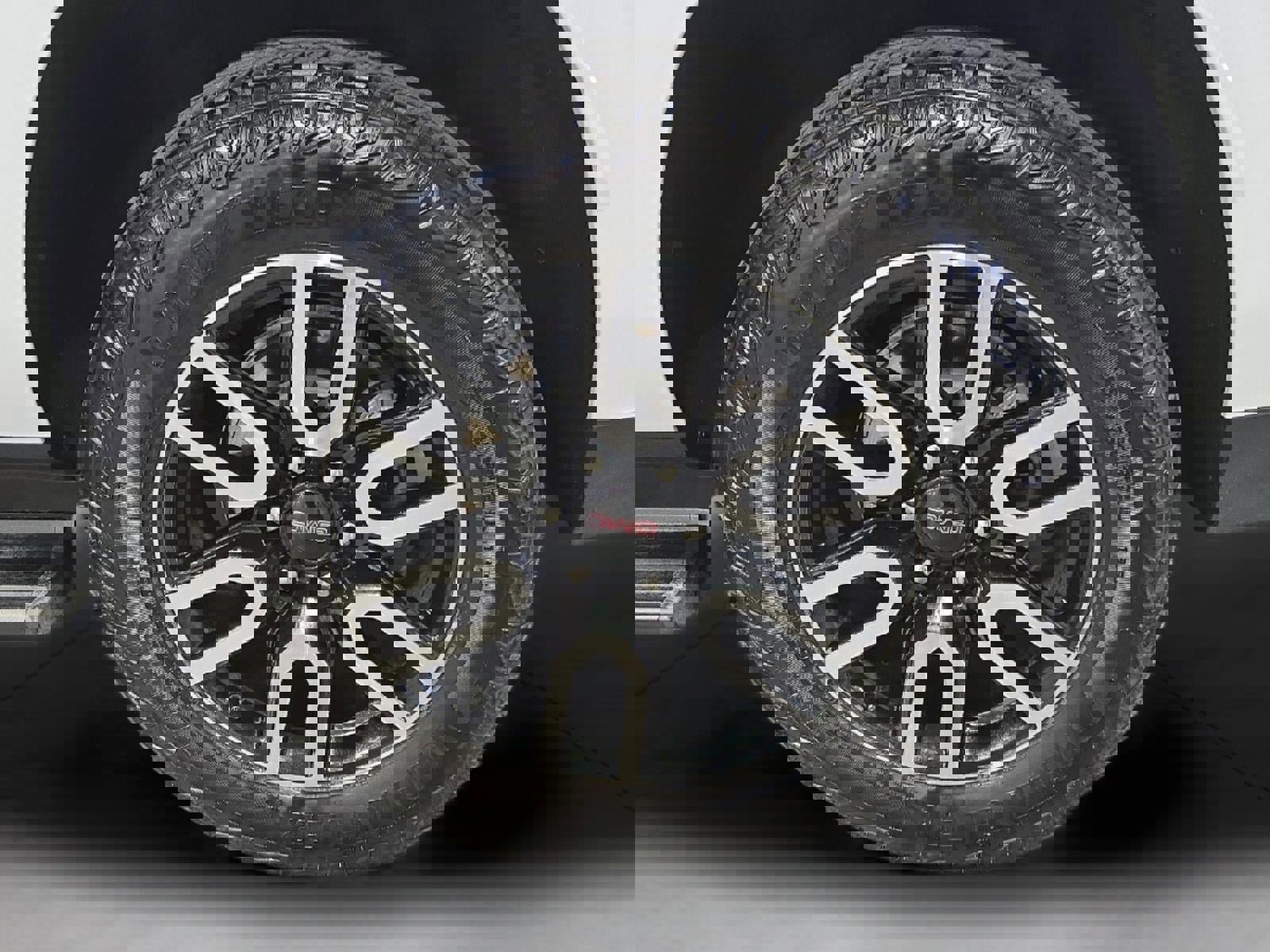 Used 2024 GMC Yukon XL AT4 w/ AT4 Premium Package image 28