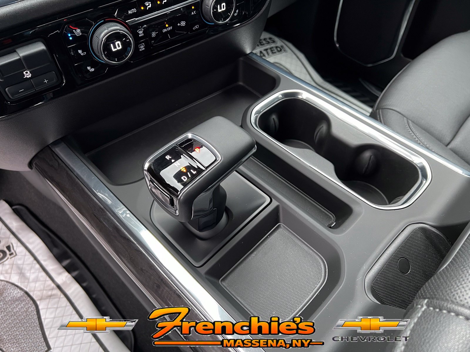 Used 2024 Chevrolet Silverado 1500 LTZ w/ LTZ Premium Package AWD/4WD image 19