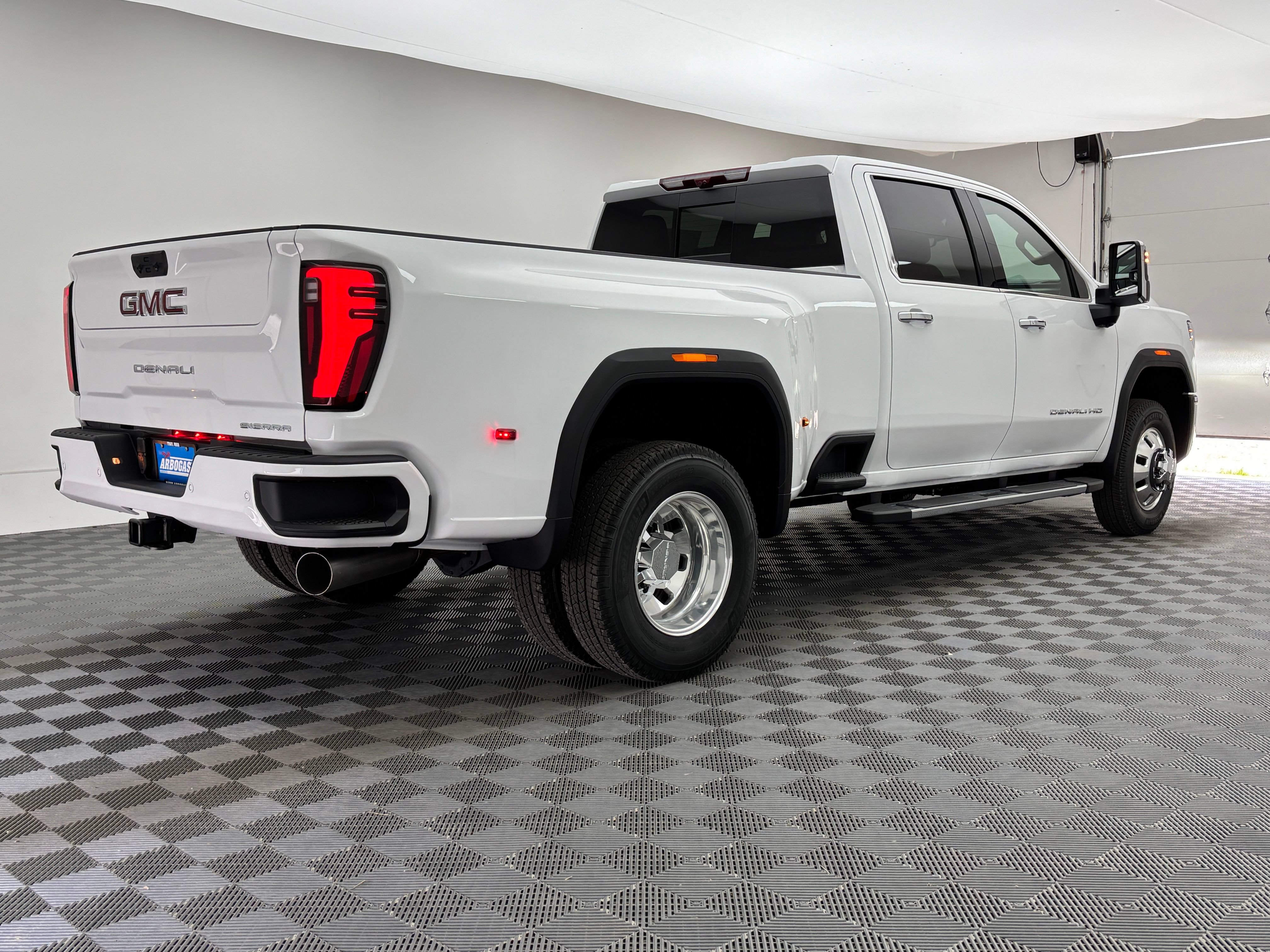 New 2026 GMC Sierra 3500 Denali w/ Denali Reserve Package AWD/4WD image 10