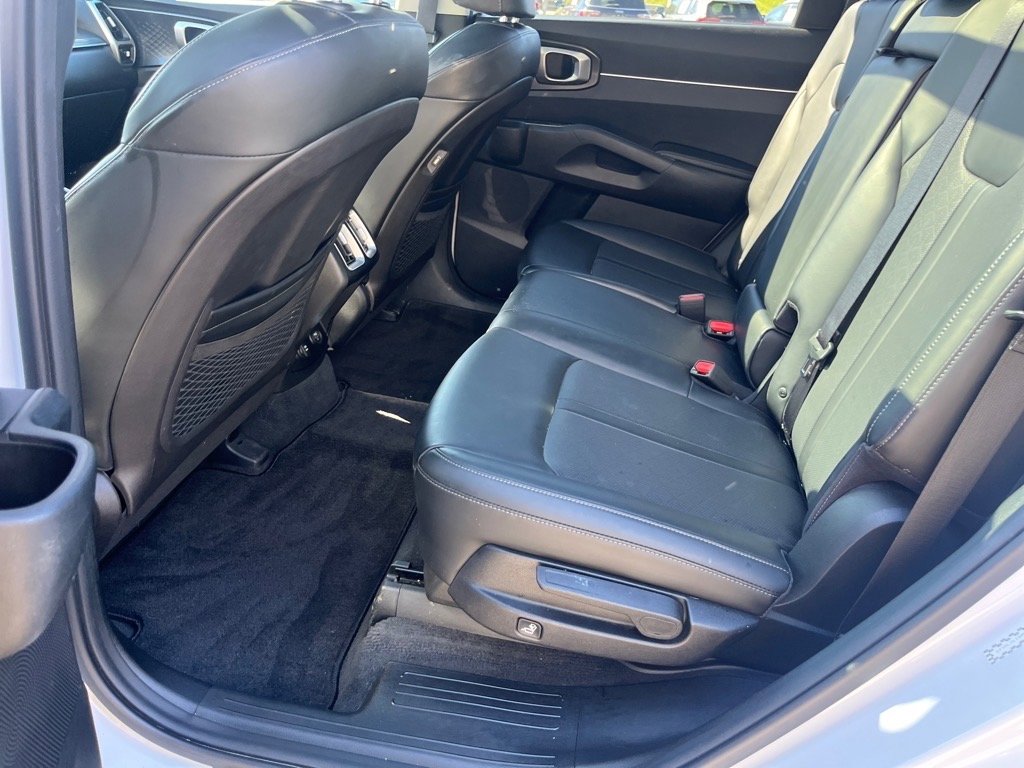 Used 2021 Kia Sorento S w/ Panoramic Sunroof Package image 9