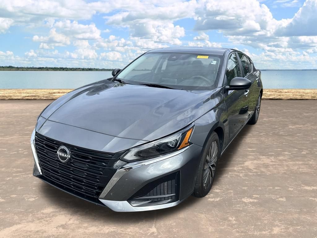 Used 2025 Nissan Altima 2.5 SV FWD image 4