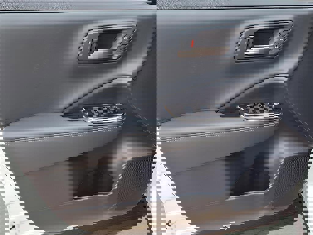 New 2025 Toyota Crown Platinum image 12