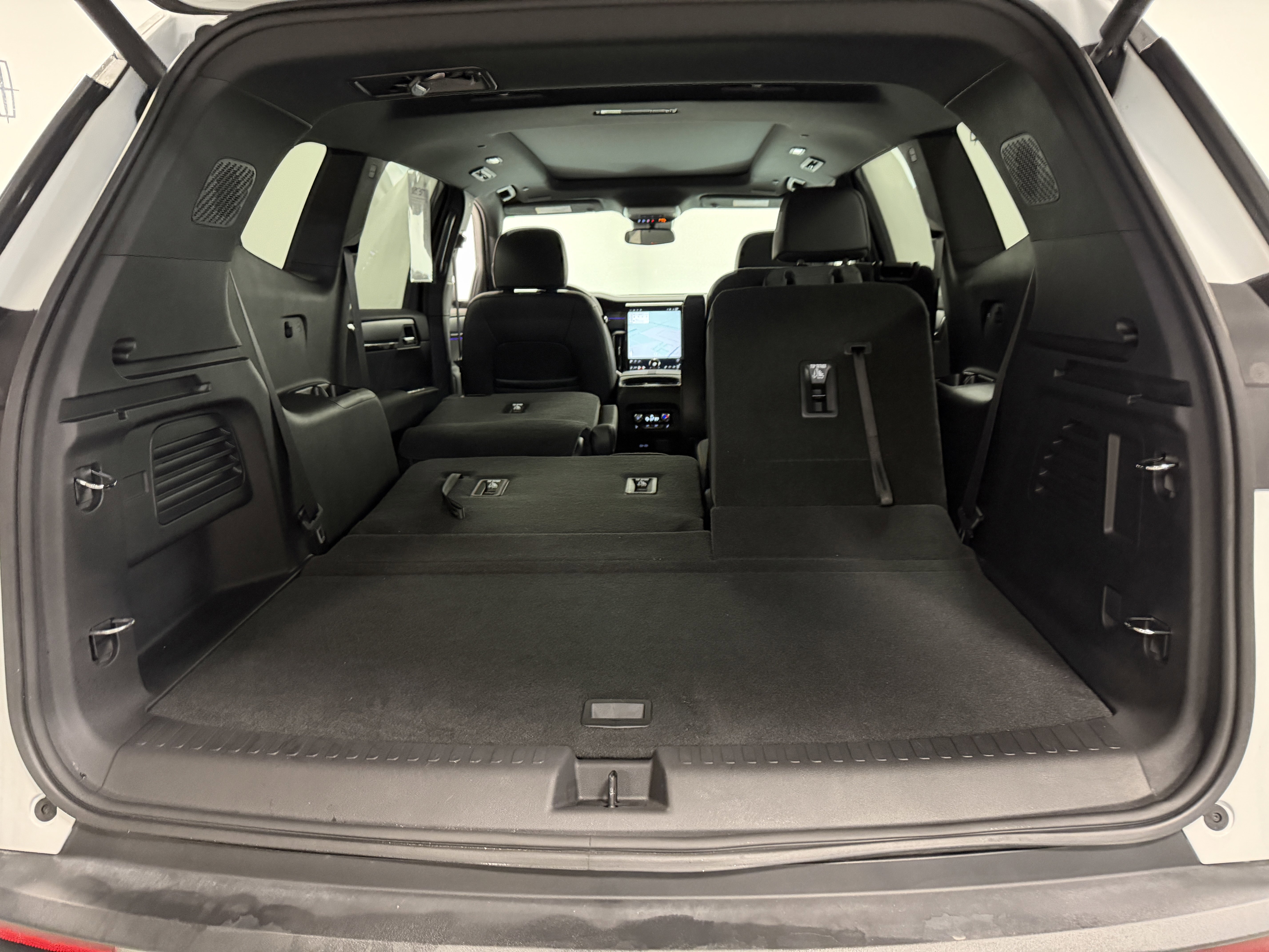 Used 2025 GMC Acadia AT4 w/ Luxury Package image 32