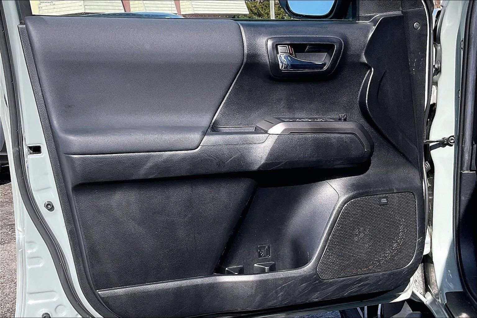 Used 2022 Toyota Tacoma TRD Sport w/ TRD Premium Sport Package image 19