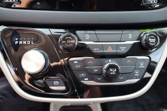 Used 2023 Chrysler Voyager LX FWD image 35