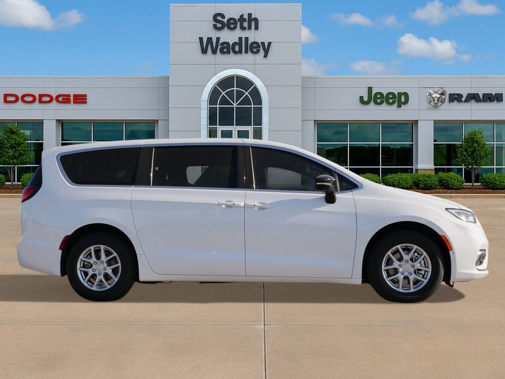 New 2026 Chrysler Pacifica Select image 8