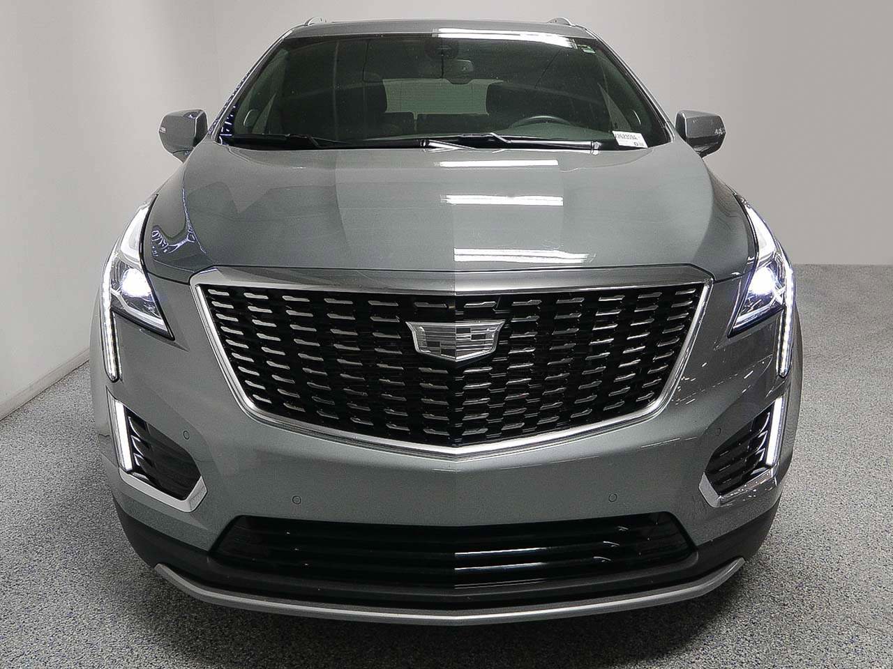 Used 2023 Cadillac XT5 Premium Luxury image 2