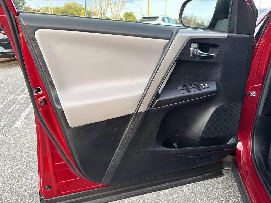 Used 2018 Toyota RAV4 XLE image 22