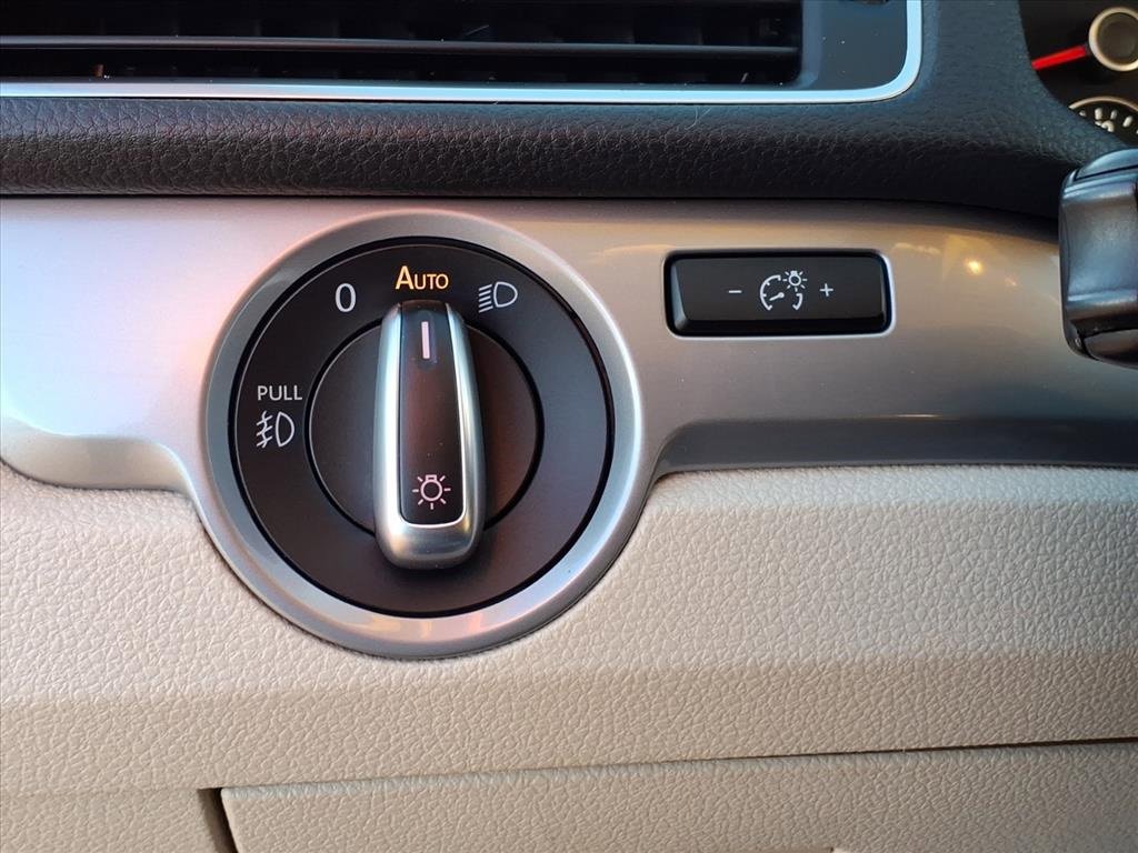 Used 2015 Volkswagen Passat 1.8T Limited Edition image 20