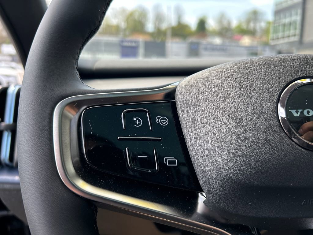 New 2026 Volvo EX30 Plus w/ Protection Package Premier image 13