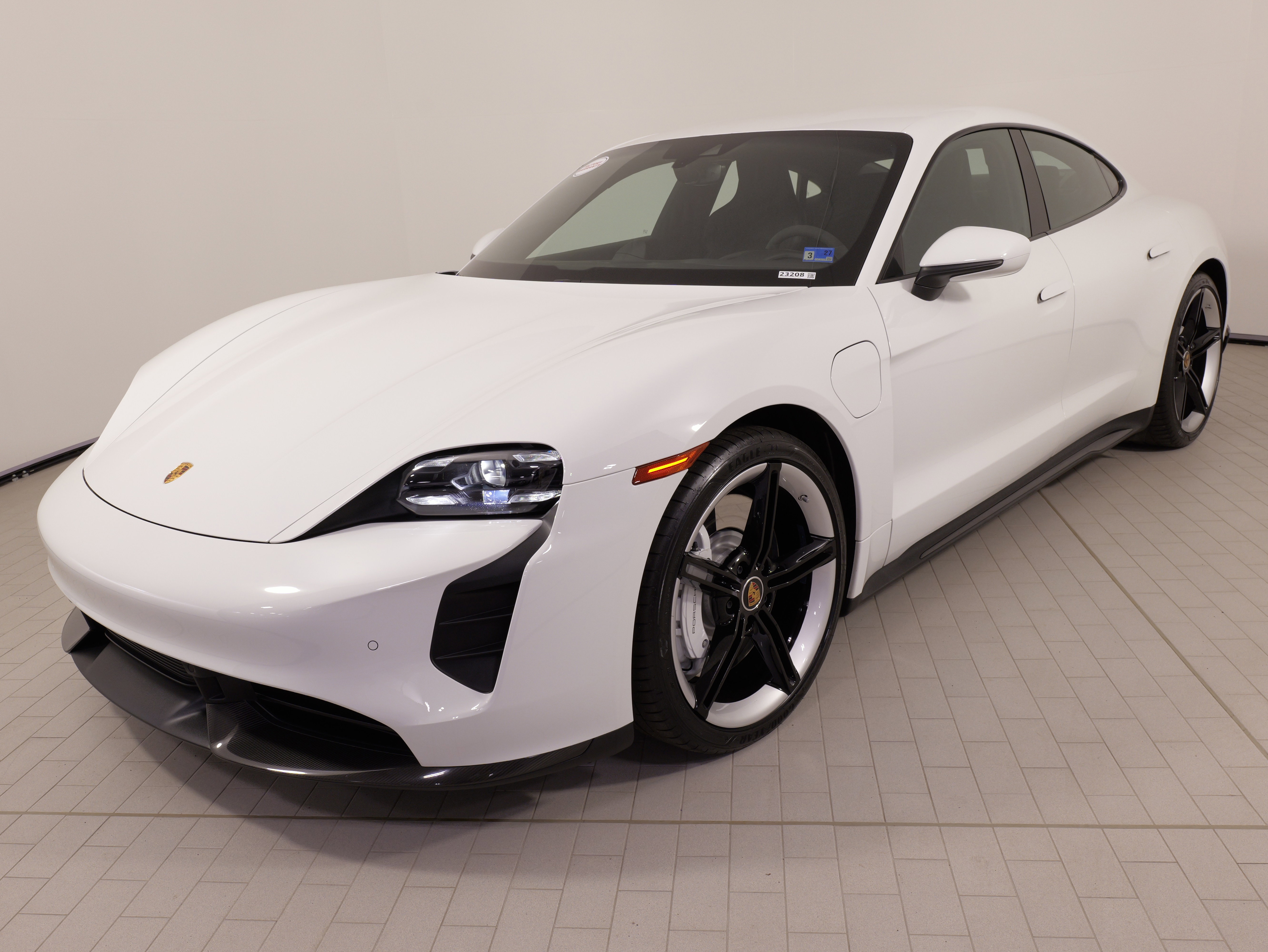 Used 2023 Porsche Taycan GTS image 3