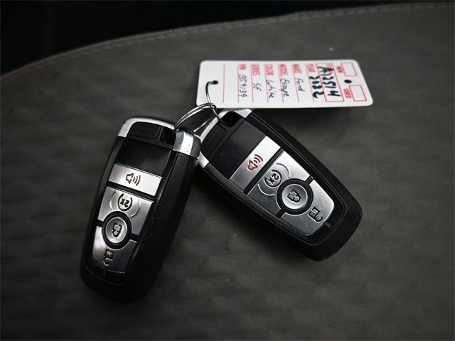 Used 2022 Ford Escape SE w/ Cold Weather Package image 12