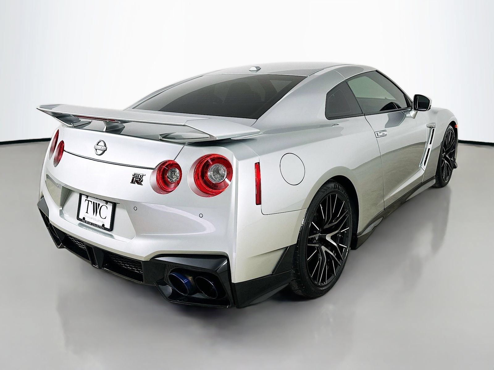 Used 2024 Nissan GT-R Premium w/ Premium Interior Package AWD/4WD image 5