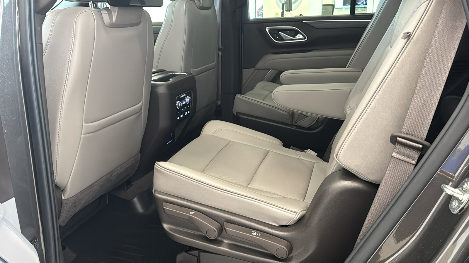 Used 2021 GMC Yukon SLT w/ SLT Luxury Plus Package AWD/4WD image 29
