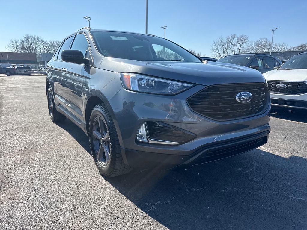 Used 2024 Ford Edge SEL w/ Sport Appearance Package image 4