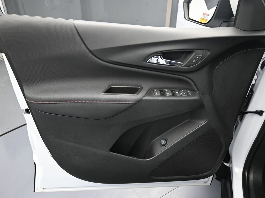 Used 2023 Chevrolet Equinox RS image 12