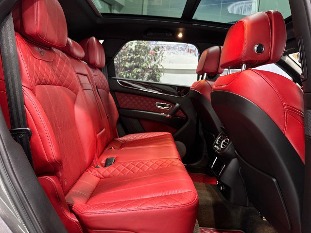Used 2017 Bentley Bentayga image 66