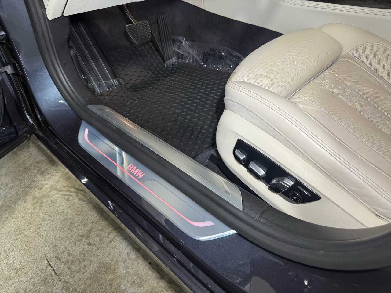 Used 2018 BMW 750i xDrive image 12