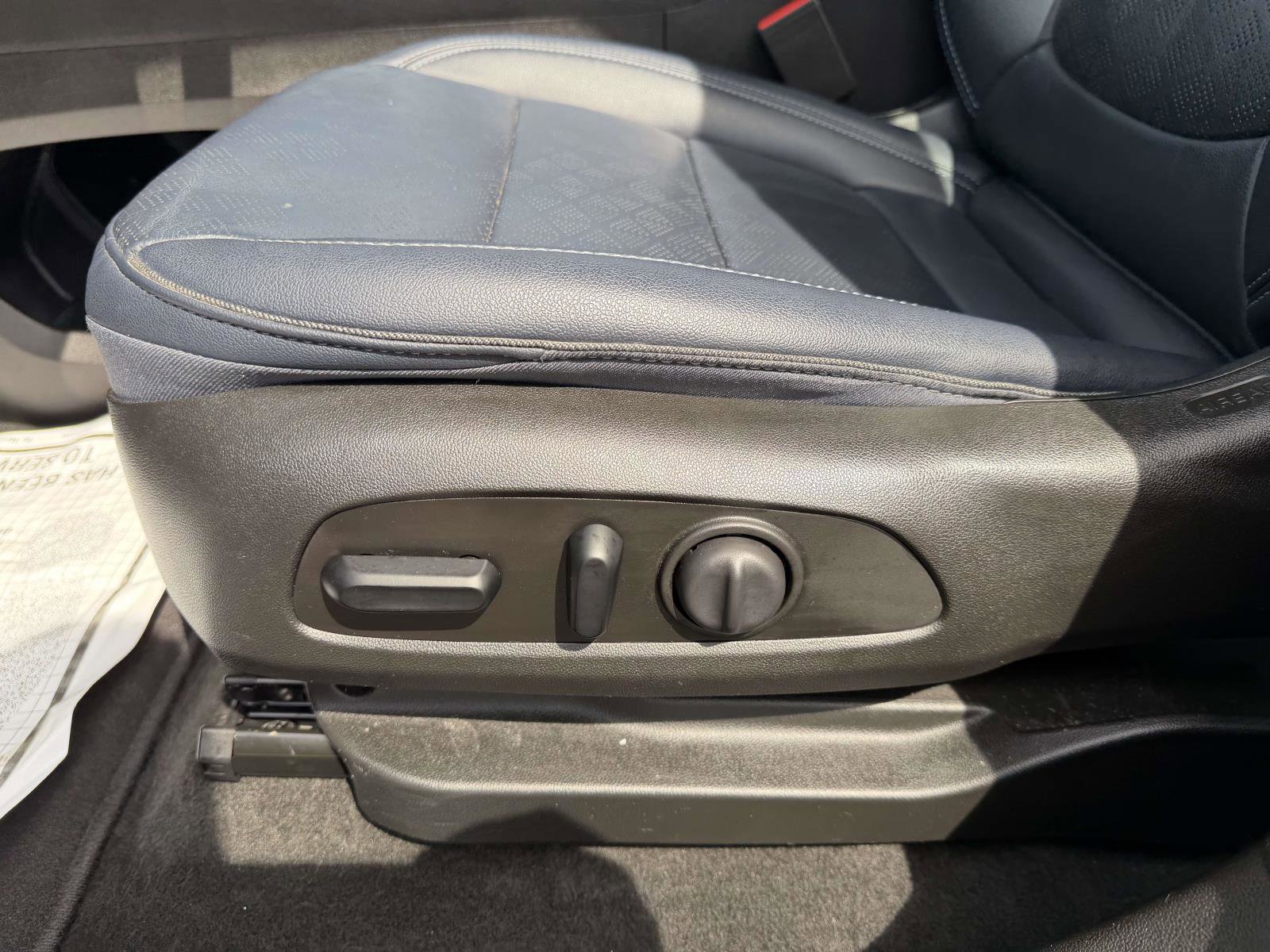 Certified 2022 Chevrolet Bolt EUV LT w/ Convenience Package image 18