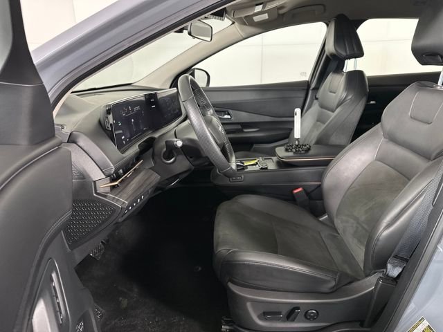 Used 2024 Nissan Ariya AWD image 11