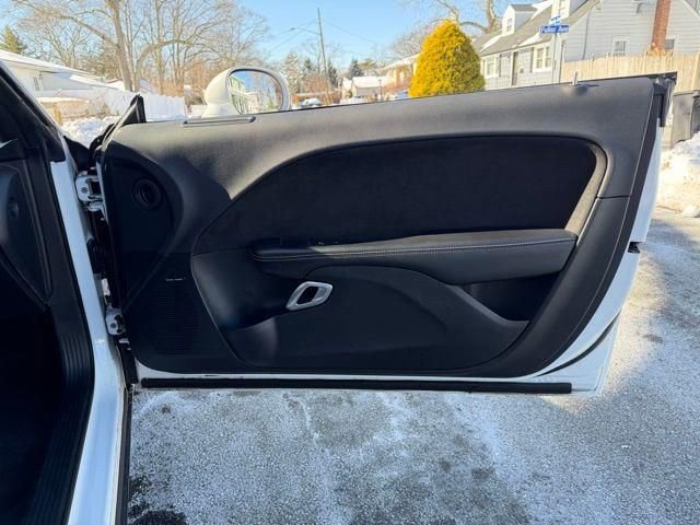 Used 2015 Dodge Challenger SRT w/ Technology Group image 11