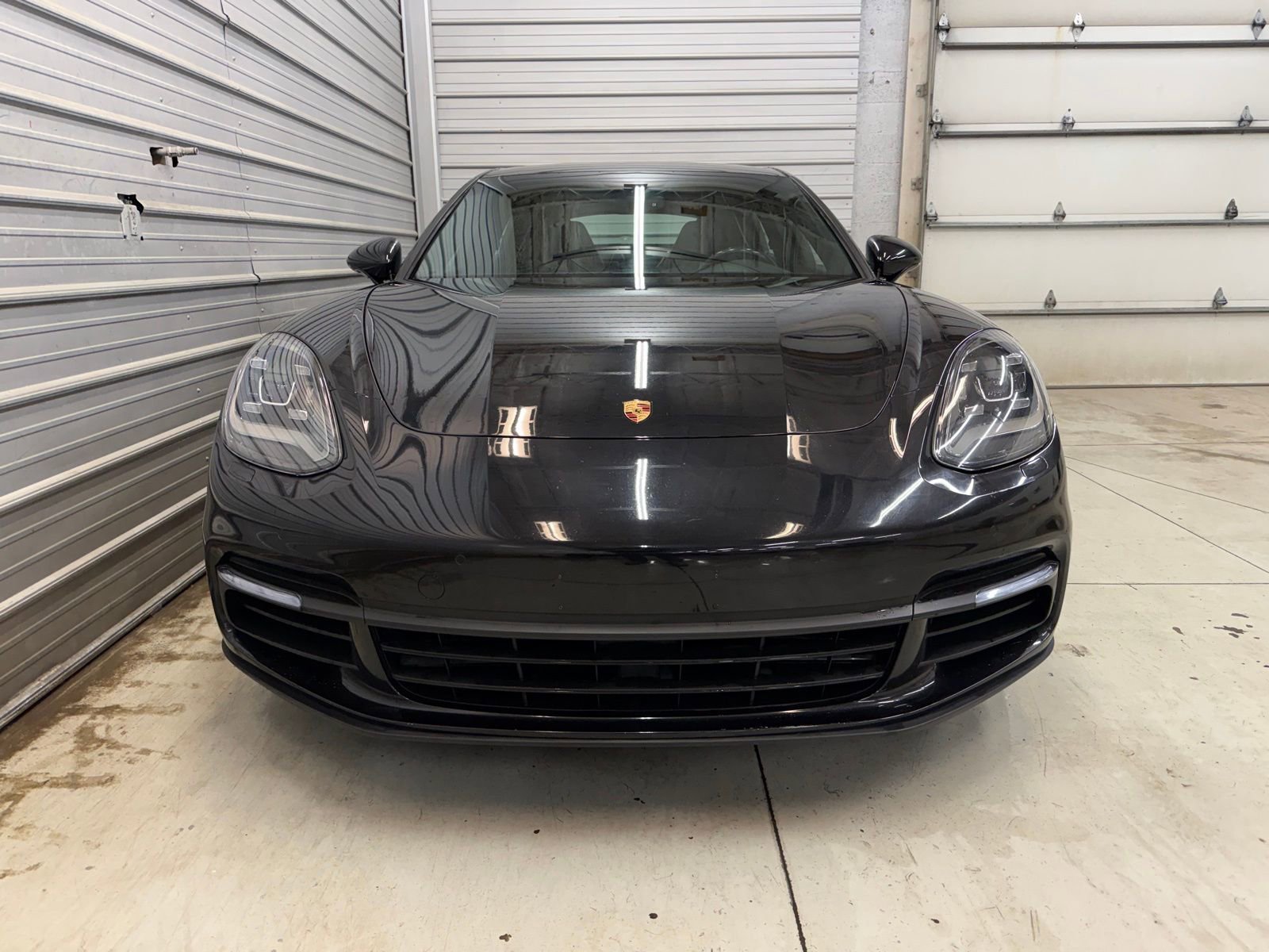 Used 2018 Porsche Panamera 4 image 2